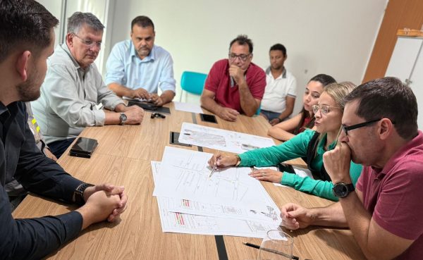 Prefeito Roberson Moreira discute readequação de semáforos e sinalizações no município com equipe do Detran-MS