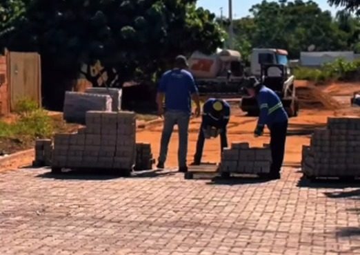 Prefeitura realiza obras de drenagem e pavimentação na Vila Noroeste